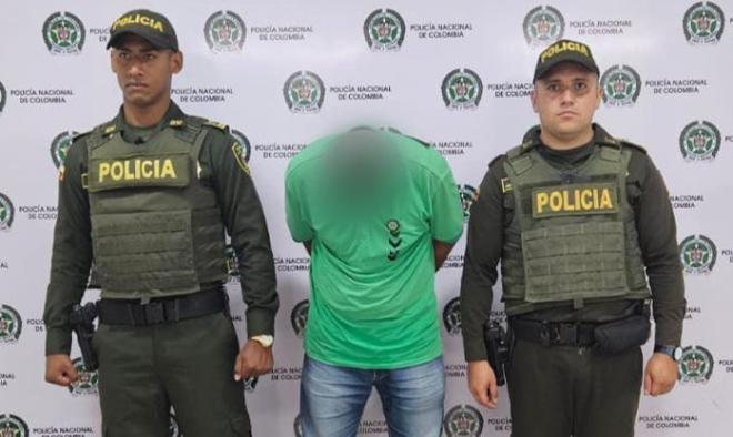 Capturado por orden judicial en el barrio Modelia, por los delitos de: fabricación tráfico y porte de armas de fuego o municiones, homicidio agravado y tentativa de homicidio. 