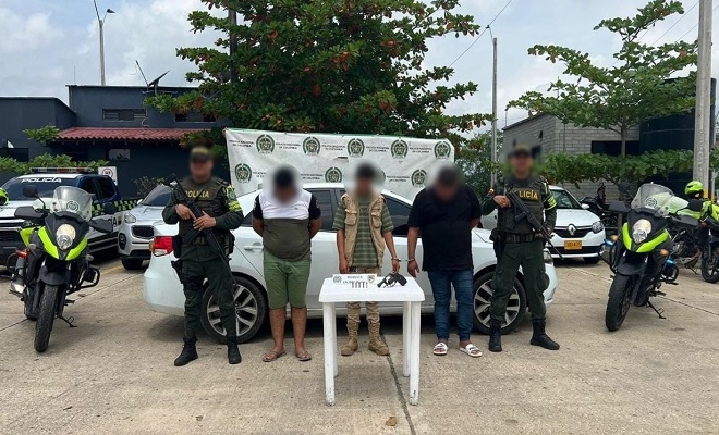 Capturan a tres hombres que transportaban un arma de fuego.