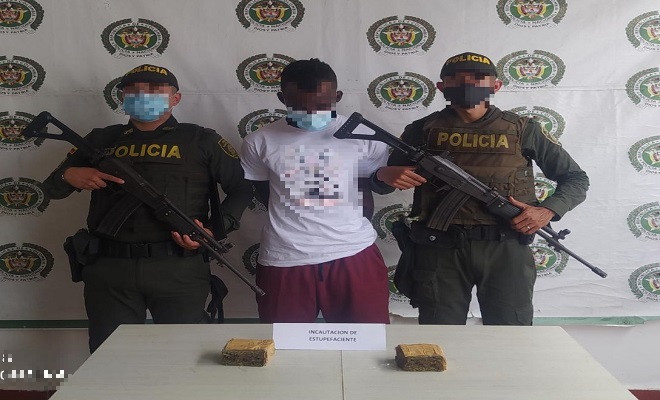 Capturamos a un hombre con dos paquetes de marihuana 