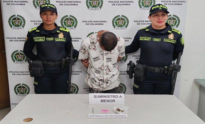 dos polic&iacute;as y un capturado, marihuana incautada 