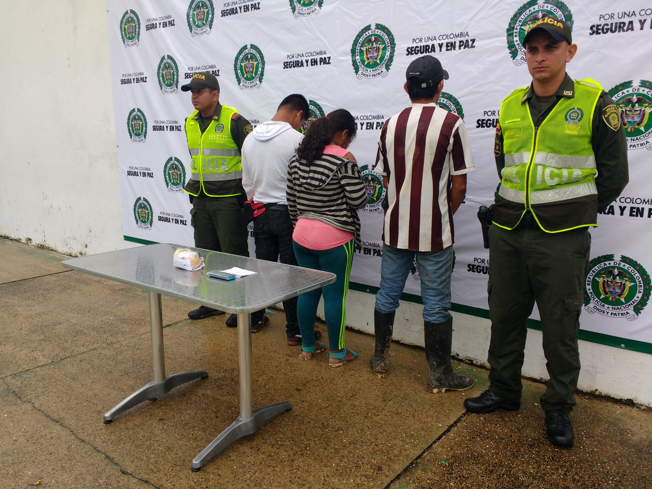 Las personas se movilizaban en aguas del rio Loreto - yacu sobre un bote artesanal 