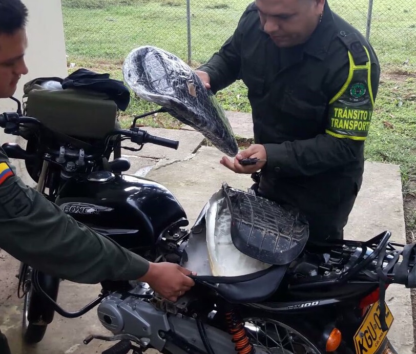 La droga fue hallada en una motocicleta tipo Bóxer ubicada debajo del cojín. 