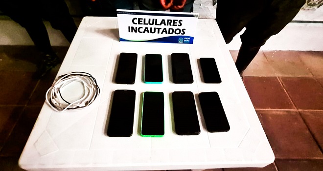 Gracias a la oportuna información suministrada por la víctima, se logra capturar y recuperar ocho celulares.