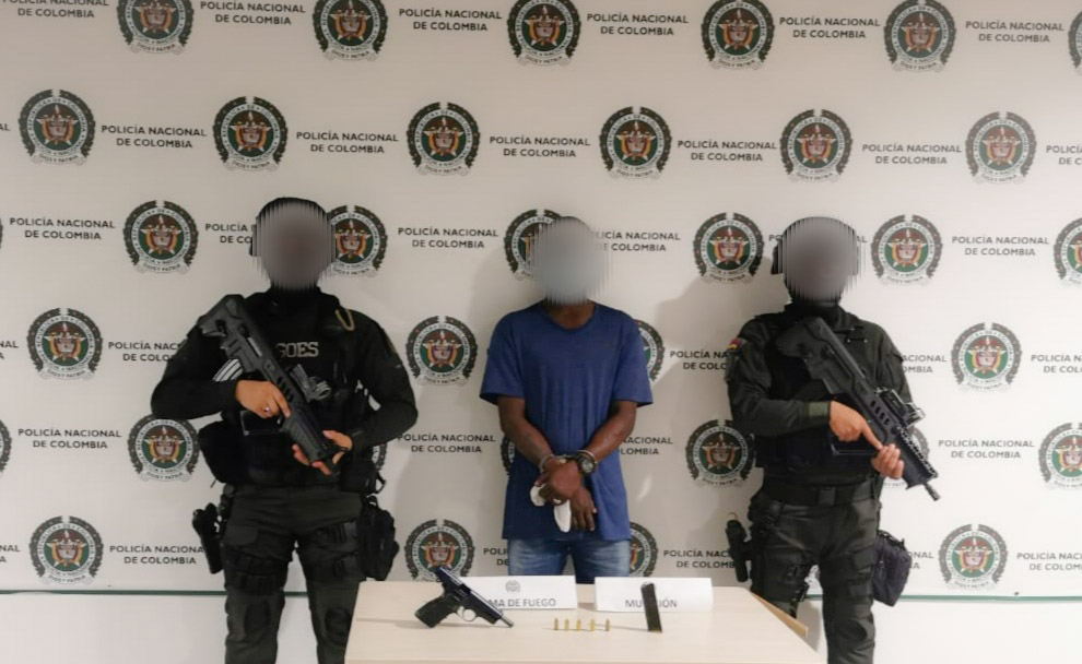 Planes de registro y control permiten la captura de dos hombres por el delito de porte ilegal de armas de fuego.