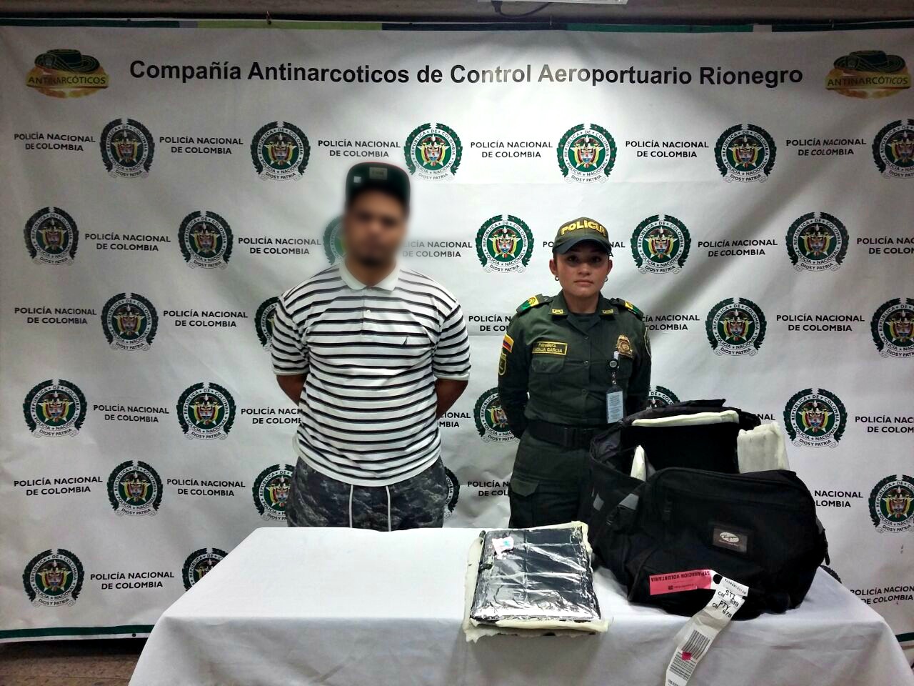 Capturados-en-el-aeropuerto-dos-ciudadanos-extranjeros-1 