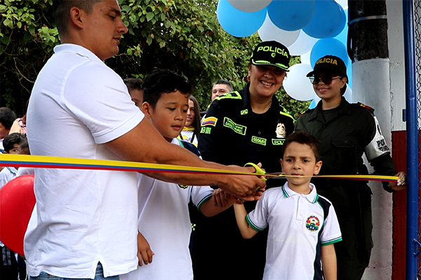 polic&iacute;a-nacional-lidera-jornada-integral-de-mejoramiento-y-apoyo-en-la-escuela-yarumal-uno