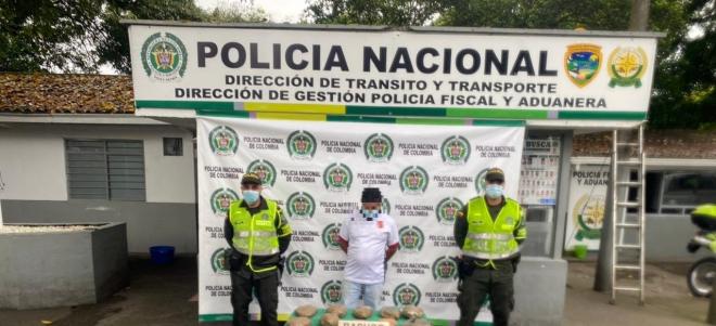 15 paquetes de bazuco eran transportados por el sujeto.