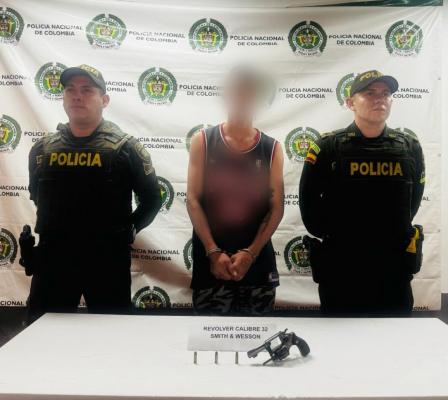 Con apoyo de la comunidad, la Policía capturó a un sujeto que portaba un arma de fuego de manera ilegal 