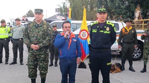 Con _la _Gobernación _brindamos_ apoyo_ a_ los_ cundinamarqueses_en_ este_ puente_ festivo.