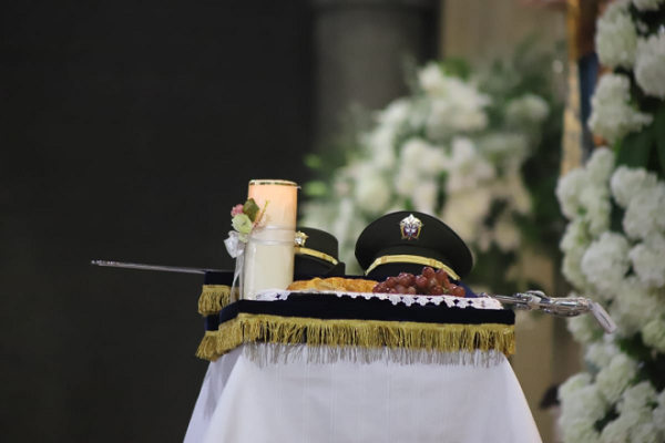 ofrenda floral fue realizada en conmemoración a los héroes que han ofrendado su vida 