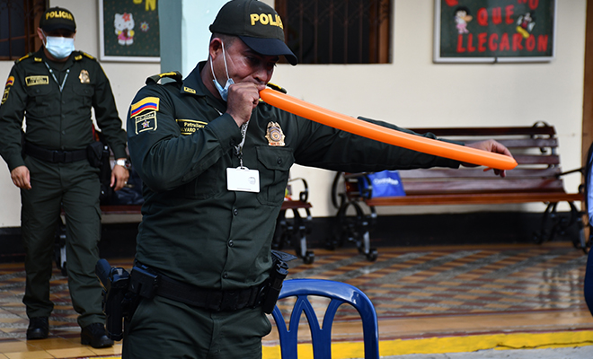 La Escuela de Policía Simón Bolívar brinda alegría a los niños