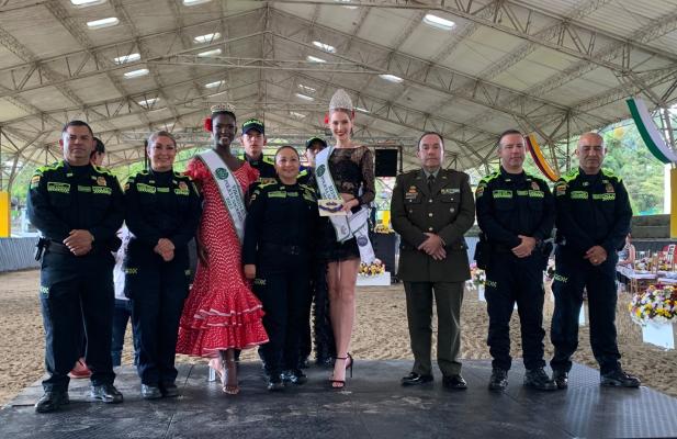 coronación reina  de la policia2023