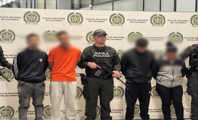 Tres hombres y una mujer capturados por extorsión en Bogotá