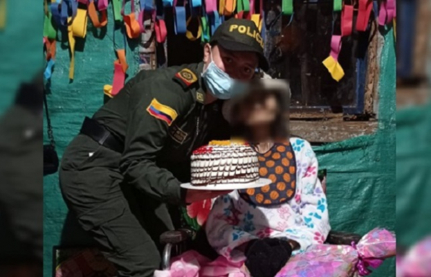 Gracias a la Policía y a la comunidad del barrio Bajo Andes, “Mirella” cumplió su último deseo de celebrar su cumpleaños 
