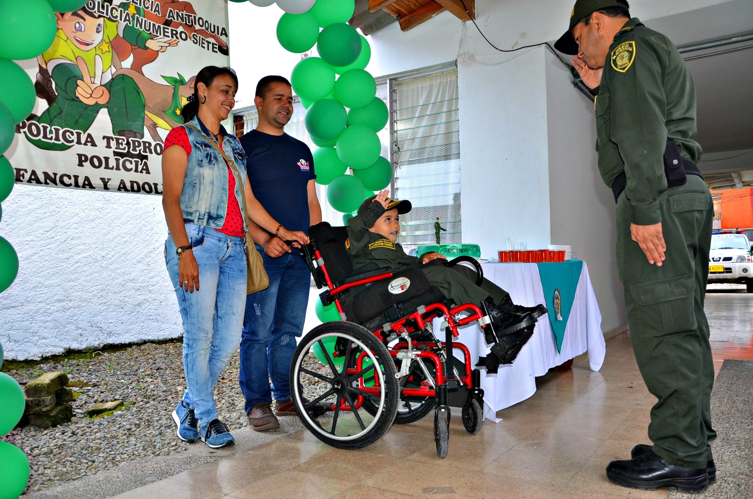 Cumpliendo-el-sueño-a-un-niño-de-trabajar-por-la-convivencia-y-seguridad-ciudadana-2