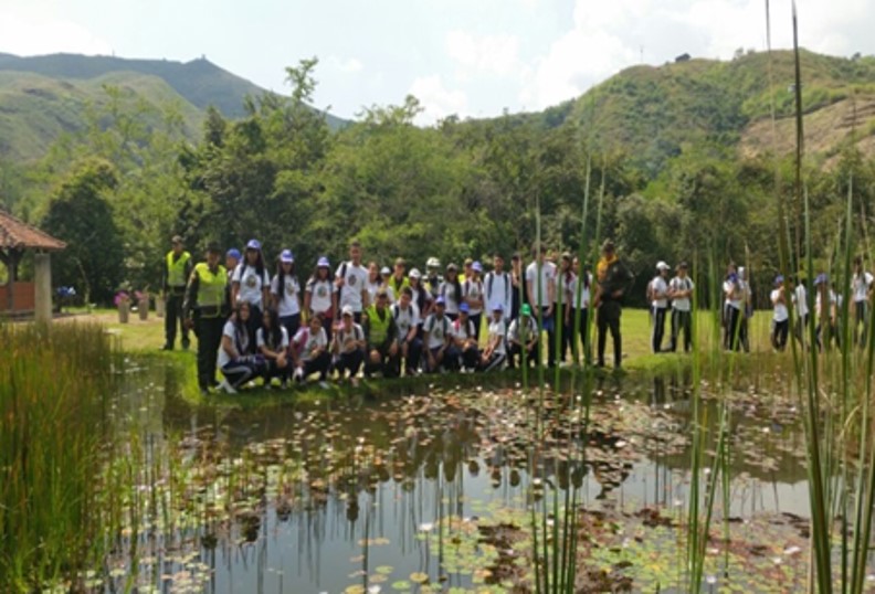 policia-nacional-protegiendo-los-humedales