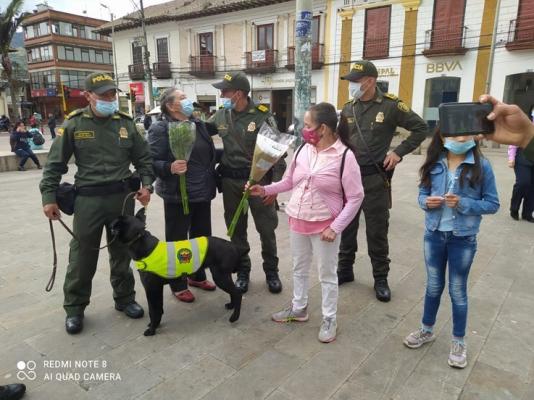 Celebración día de la Mujer por parte de la Escuela de Guías y Adiestramiento Canino.