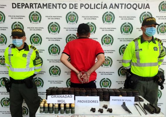 quien tenía en su poder importante material de guerra