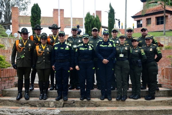 Ceremonia de imposición de distinciones a un personal de Patrulleros