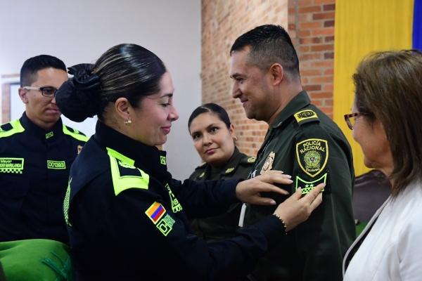 Ceremonia de imposición de distinciones a un personal de Patrulleros