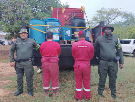 Dos hombres que transportaban insumos líquidos sin permiso legal fueron capturados por la Policía
