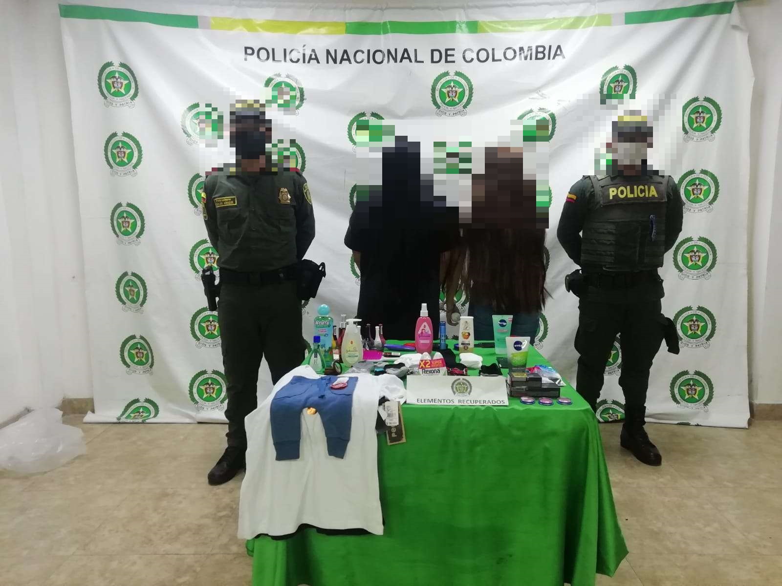 dos_mujeres_capturadas_por_hurto_en_exito