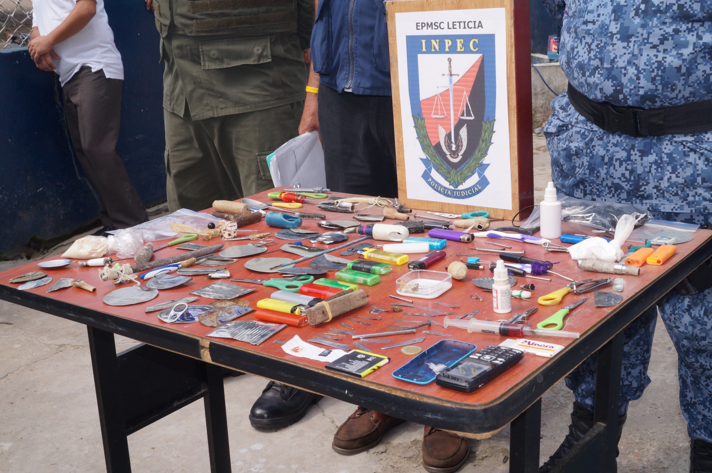 Una a una fue inspeccionada las celdas en presencia del ministerio público y los reclusos 