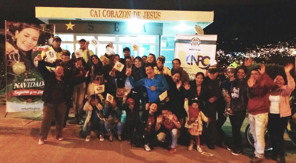 Emisora de la policía 89.5 FM protagoniza caravana multicolor por una navidad segura y en paz