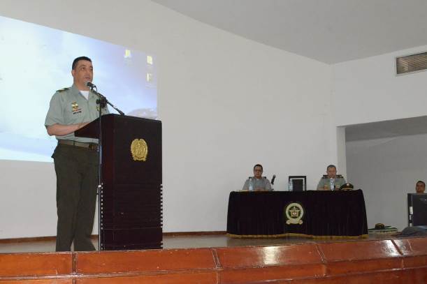 En-ceremonia-especial-les-fueron-entregadas-sus-libretas-militares-y-de-conducta-2