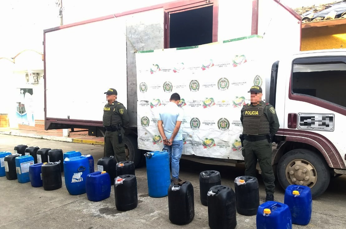 En-la-vía-que-comunica-a-Chinácota-con Toledo-incautamos-300-galones-de-ácido- sulfúrico