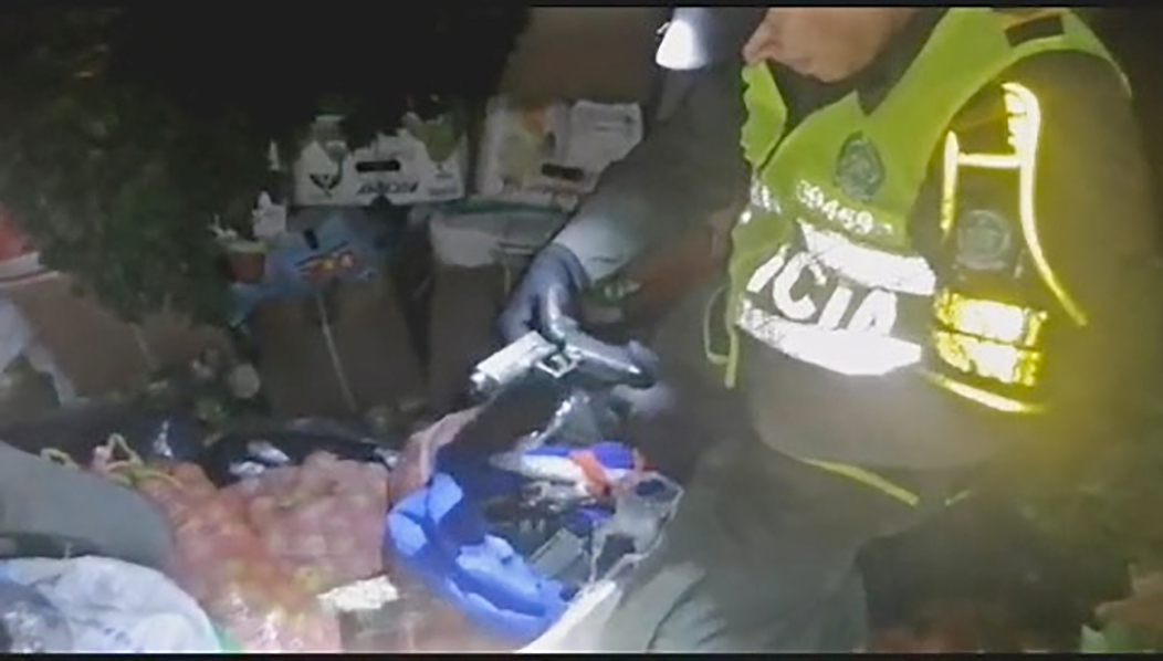 Capturadas 03 personas que transportaban una caleta de armas de fuego 