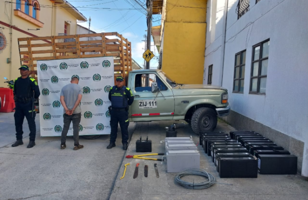 En una rápida acción policial se logró frustrar el hurto de 29 baterías para antenas de telecomunicaciones
