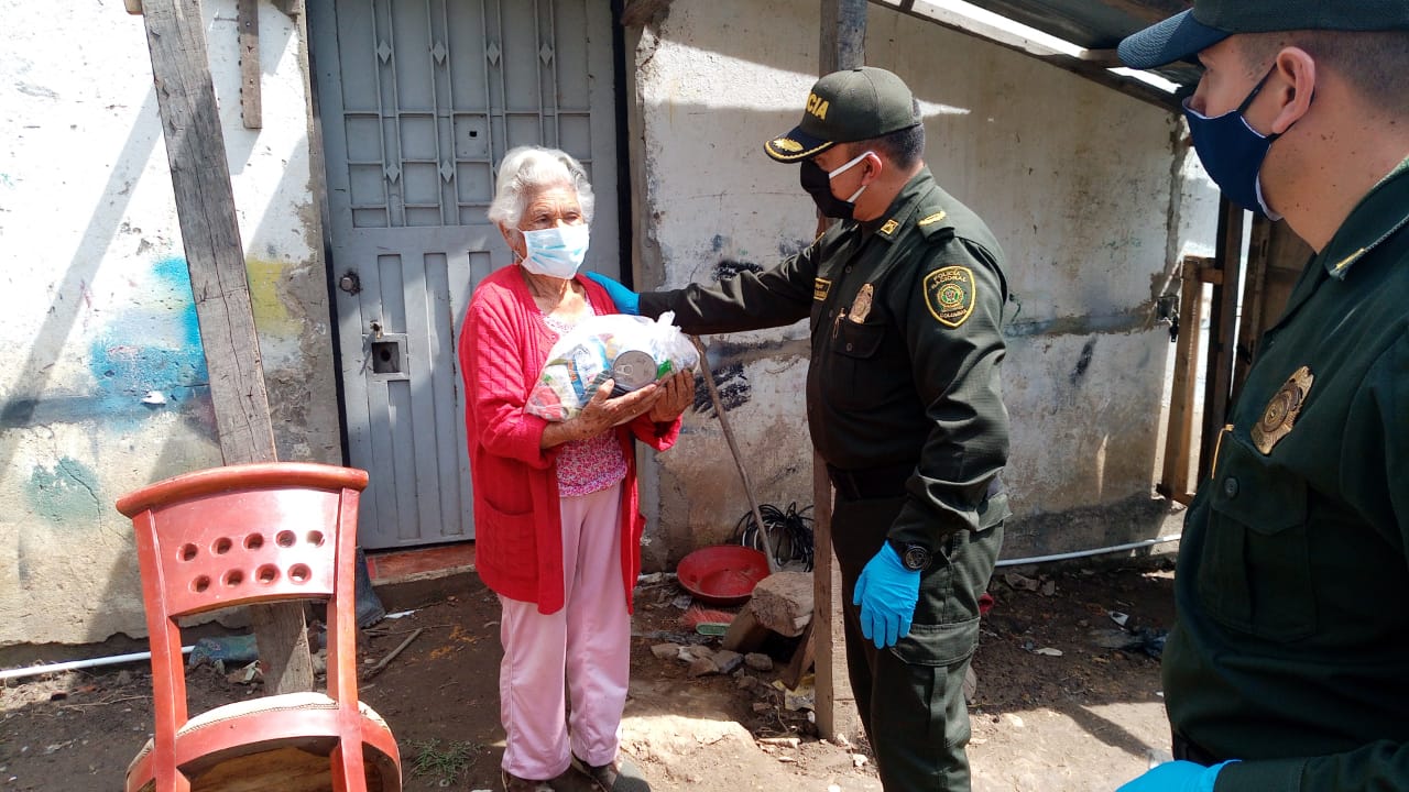 Entrega_de_Mercados_a_población_vulnerable_4