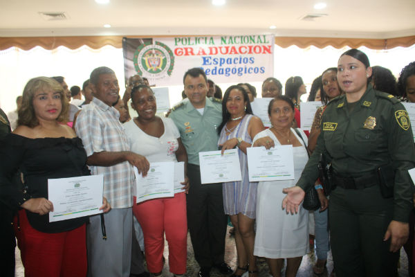 Graduación-239-líderes-cívicos-en-espacios-pedagógicos.