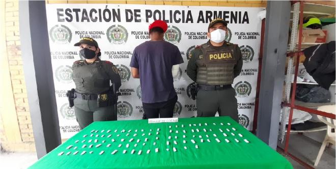 Por portar estupefacientes capturamos a un sujeto en Armenia.