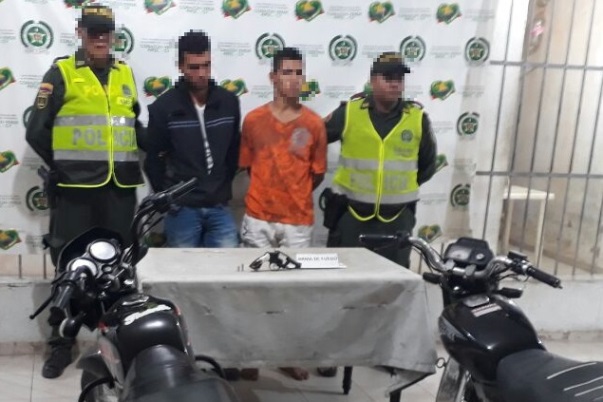 foto-capturados-dos-hombres-por-hurto-de-motocicleta