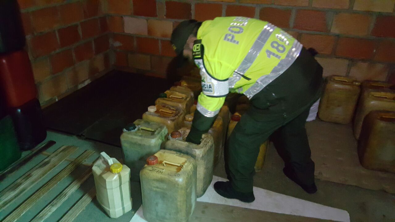 Policía en Santander incauta 271 galones de combustible de contrabando
