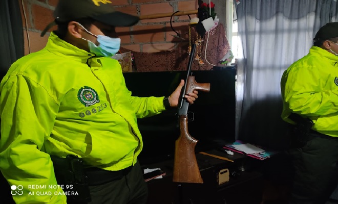 En registro y allanamiento le hallaron un arma de fuego 