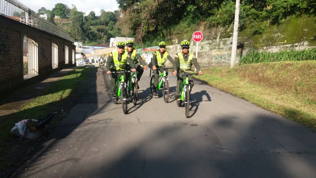 foto-policias-de-turismo-en-bicicletas