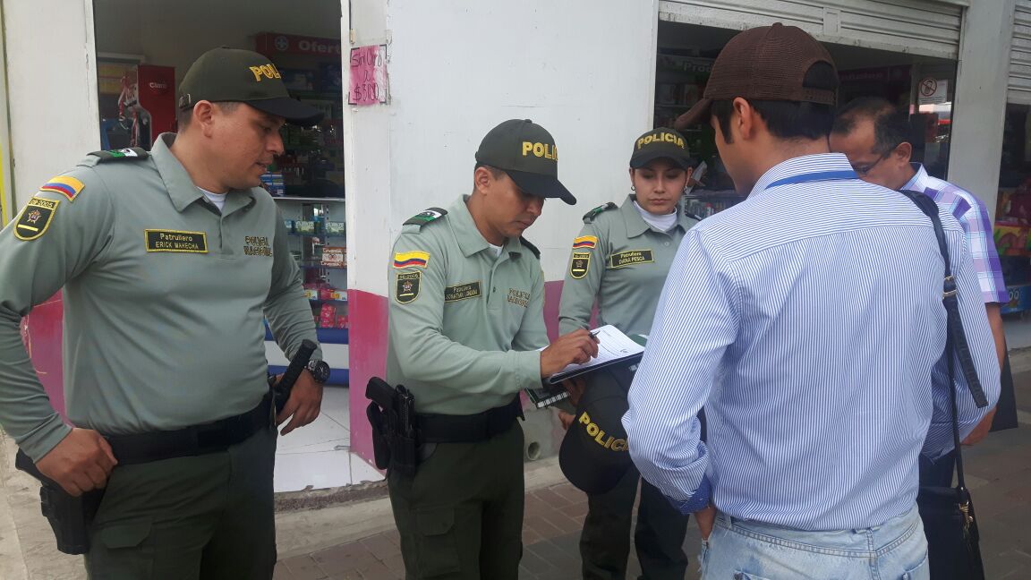 policia-realizando-control-y-verificacion
