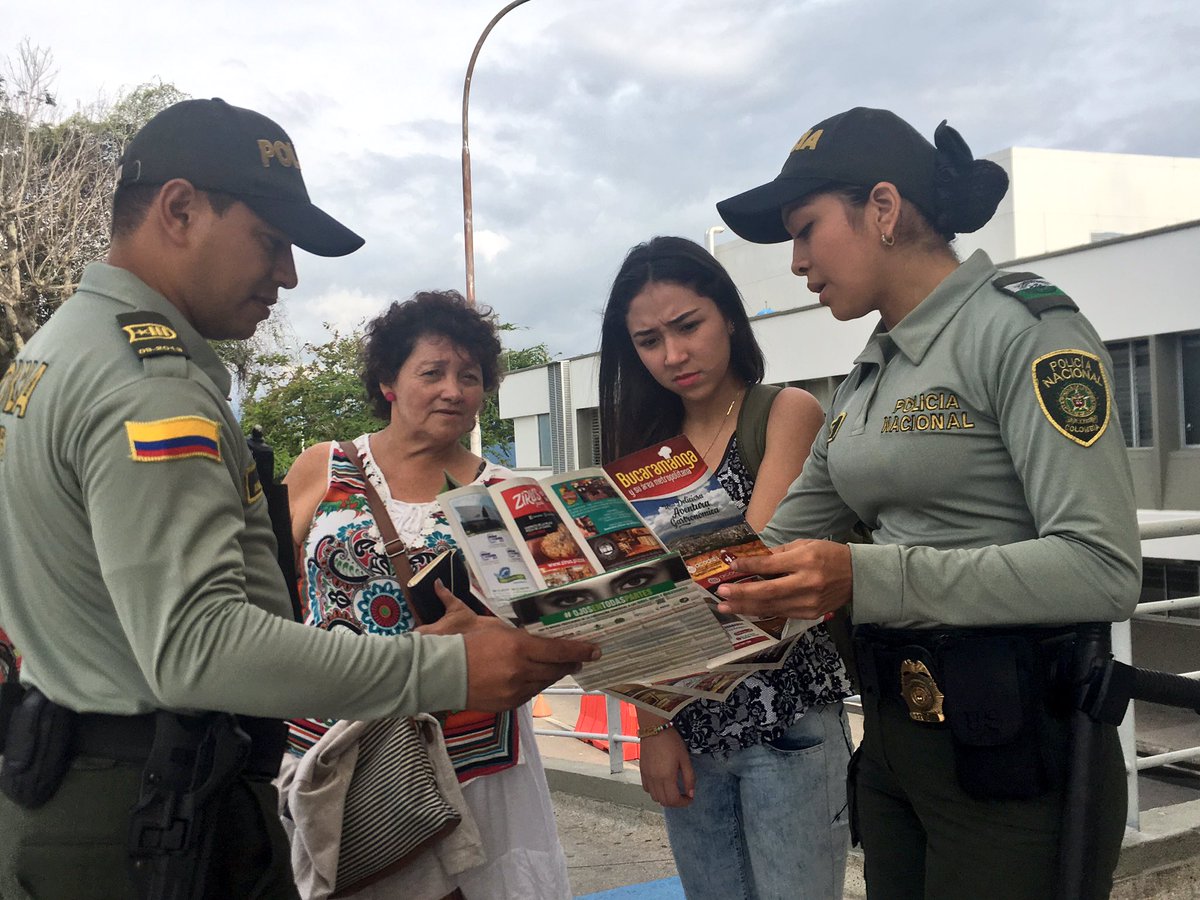 policia-campaña-ojos-en-todas-partes
