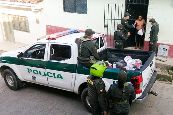 Actividad_comunitaria_de_la_Policía_Nacional_en_el_municipio_del_Patía_Cauca