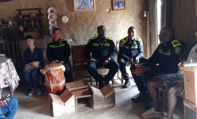 fotografia del personal uniformado