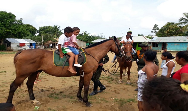 Participaron más de 300 personas a las que se le ofrecieron servicios de salud oral, peluquería y charlas de prevención