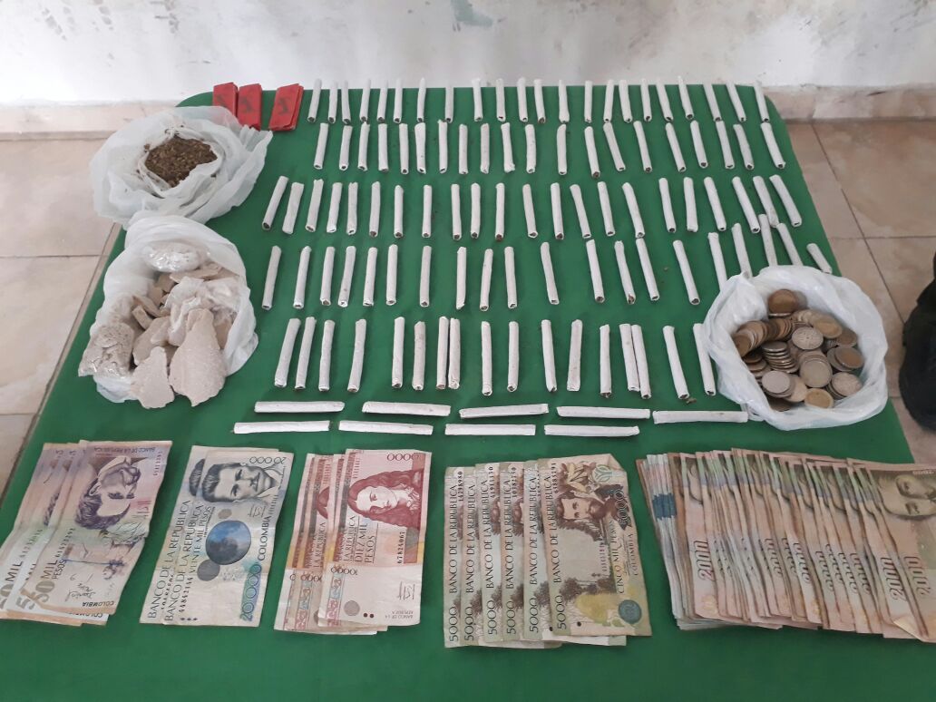 Se logró la incautación de 110 dosis de marihuana, 480 mil pesos en efectivo