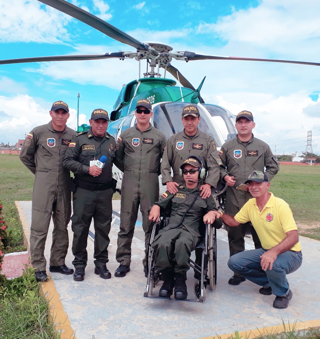 Un sueño hecho realidad en volar en el helicóptero de la Policía.