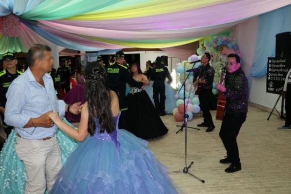 Llevamos alegría a diferentes señoritas de la capital risaraldense