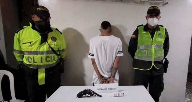 En-el-sector-del-crucero-de-Combia-fue-capturado-con-un-revólver-y-seis-cartuchos-para-el-mismo