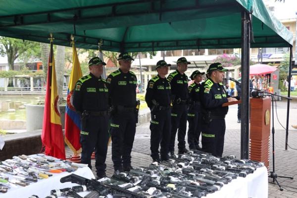 En-el-presente-año-se-han-incautado-12.772-armas-corto-punzantes-y-198-armas-traumáticas