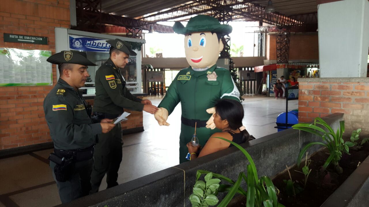  Policia Arauca Una temporada para compartir y prevenir a niños y niñas el uso de la pólvora